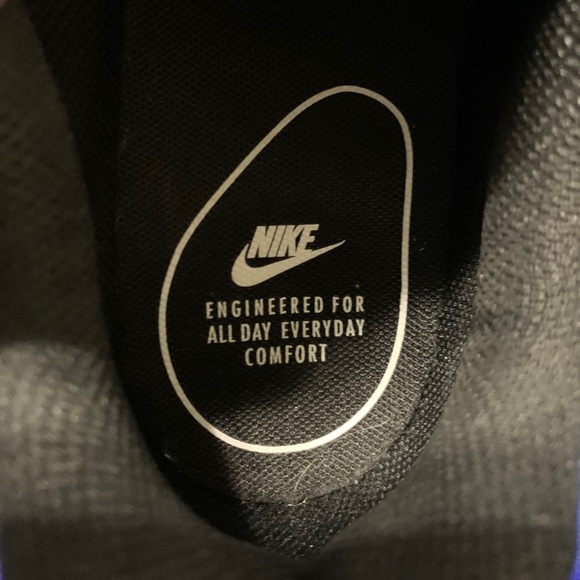 Nike Women’s Air Max Oketo All Black Sneaker - Picture 13 of 13